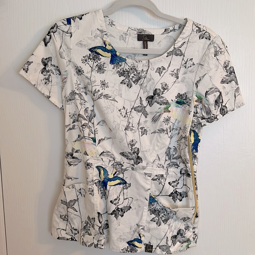 Jaanuu scrub top. Size S.